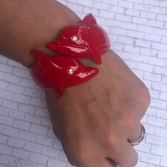 Dolphins red ocean hinged bracelet glossy beach - Picture 3 of 7